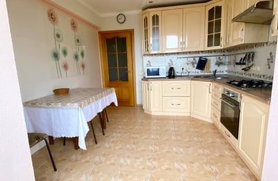 Alquiler de un amplio apartamento de 2 habitaciones, 72 m², Telecentru, Chisináu, Moldavia